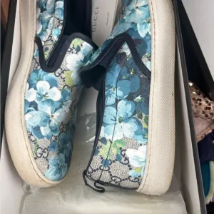 Gucci Women's Blue Floral Slip-On Shoes