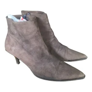 GUCCI Women’s Brown Suede Side Zip Booties Size 8