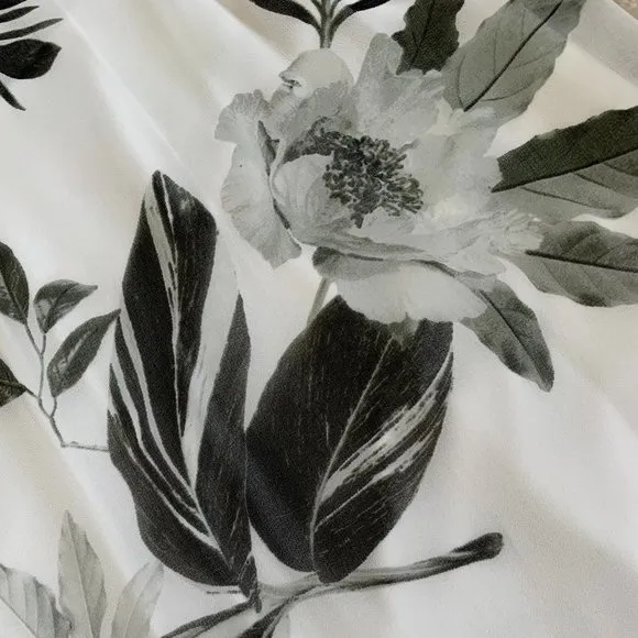 🎉HP🎉 Calvin Klein Sz 6 Women Grey &amp; White Floral Tropical Sleeveless Dress EUC