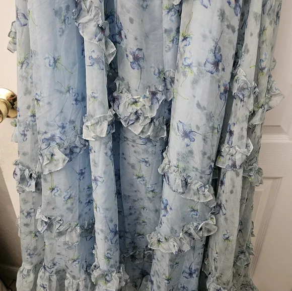 Ieena for Mac Dugga lRuffle Tiered blue  Floral Cutout Long Sleeve Gown SZ 6 NWT