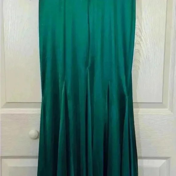 Ieena for Mac Duggal Emerald  Green Gown Size 8 NWT