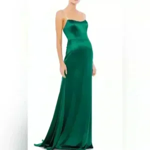 Ieena for Mac Duggal Emerald  Green Gown Size 8 NWT