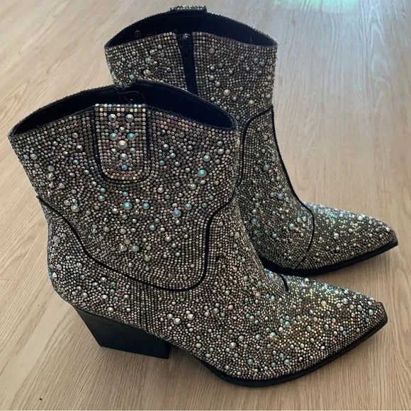Iridescent rhinestone cowgirl ankle boot nwot eras Taylor