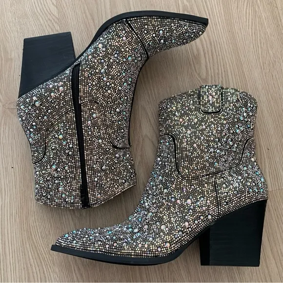 Iridescent rhinestone cowgirl ankle boot nwot eras Taylor