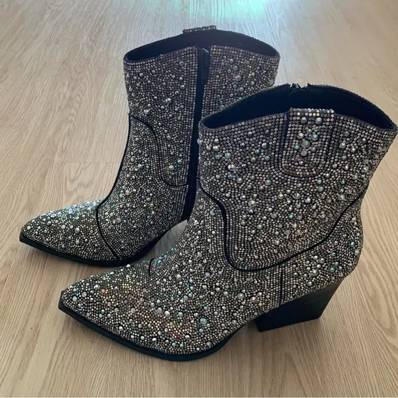 Iridescent rhinestone cowgirl ankle boot nwot eras Taylor
