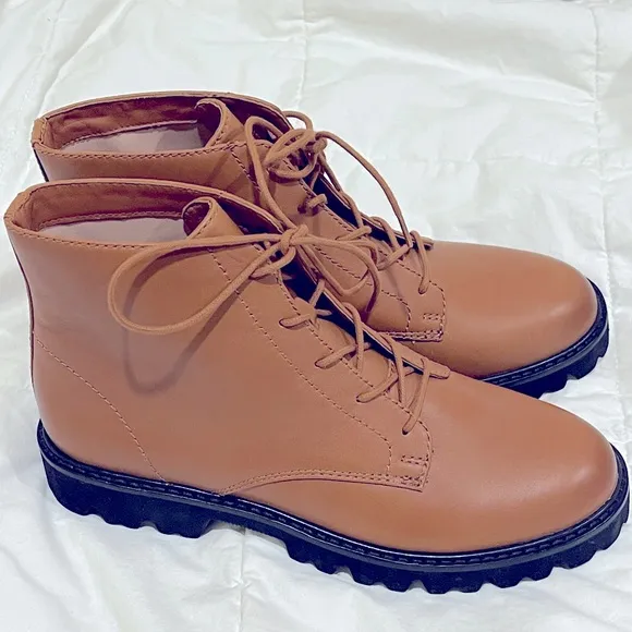 J. Crew NWOT GWEN lug-sole lace up  boots in polished leather sz 9