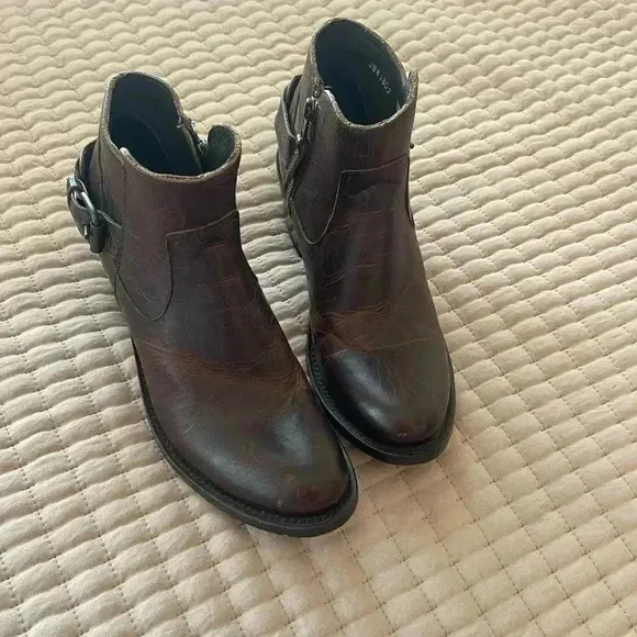 J.B. Dillon Leather Cowboy Western Ankle Boots Size 7.5! In like new Condition!