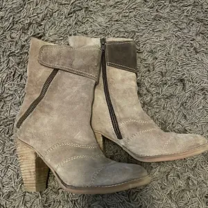 Jeffrey Campbell boots size 6.5