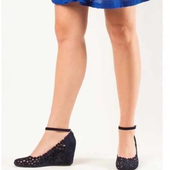 Jeffrey Campbell Delaisy Lasercut Suede Wedge w/ Ankle Strap Size 8M