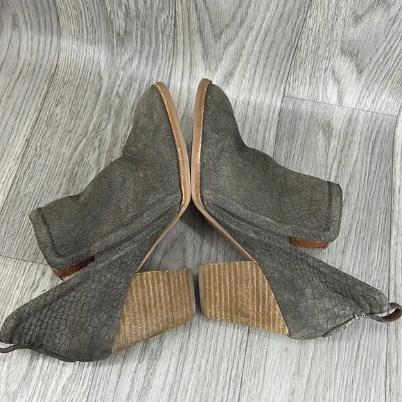 Jeffrey Campbell Rosee Round Toe Ankle Boot