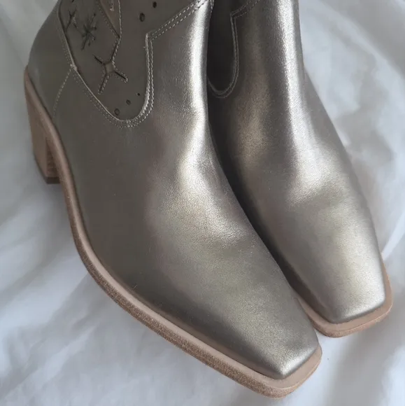 JOHNNY WAS Ankle Boots Gold Star Leather Side Zip Western Block Heel  7.5 NWOB