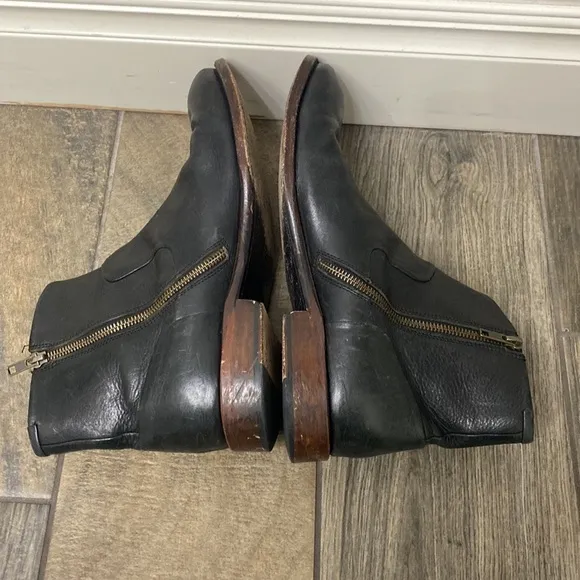 Johnston &amp; Murphy black side zip leather boots size 9.