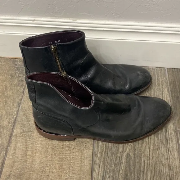 Johnston &amp; Murphy black side zip leather boots size 9.