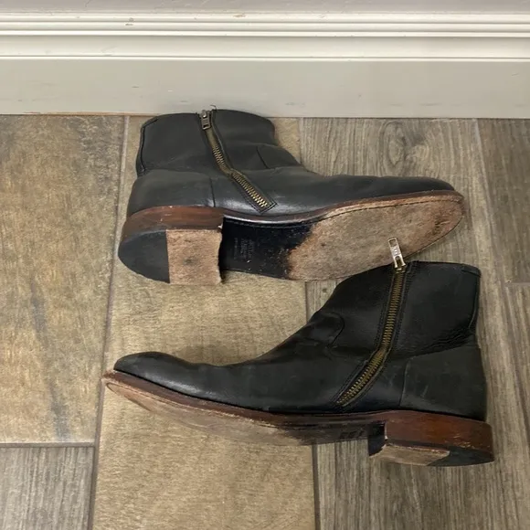 Johnston &amp; Murphy black side zip leather boots size 9.