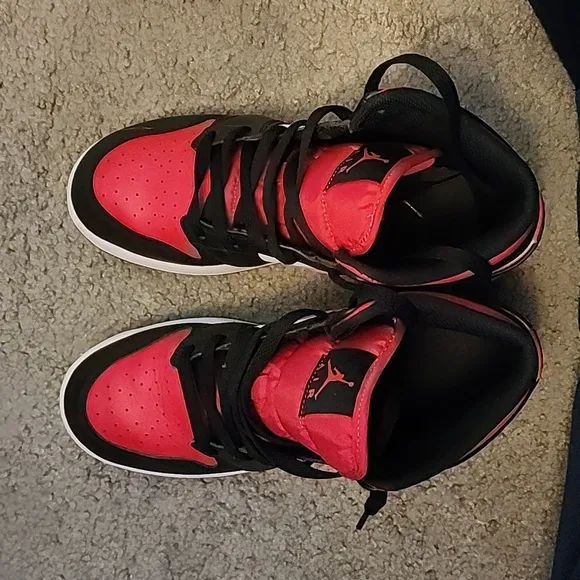 Jordan 1 mid size 7Y (GS)