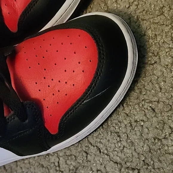 Jordan 1 mid size 7Y (GS)