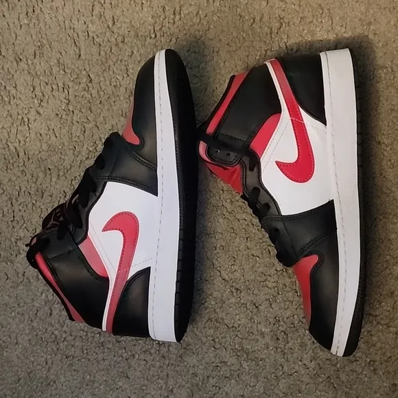 Jordan 1 mid size 7Y (GS)