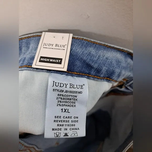 Judy Blue Shorts Moisture Wicking Cooling Tech Hi Rise Light Wash Cuff Sz 1x New