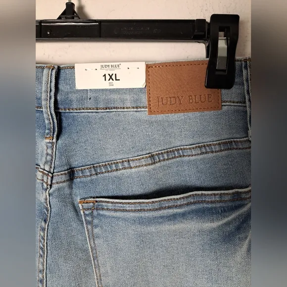 Judy Blue Shorts Moisture Wicking Cooling Tech Hi Rise Light Wash Cuff Sz 1x New