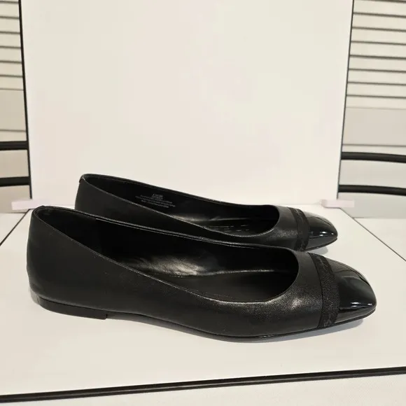 Karl Lagerfeld Black Cap-Toe Flats – Elegant and Timeless