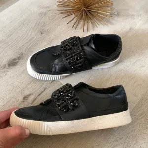 Karl Lagerfeld Paris Jules Black Slip On Shoes 6.5/37 stones.