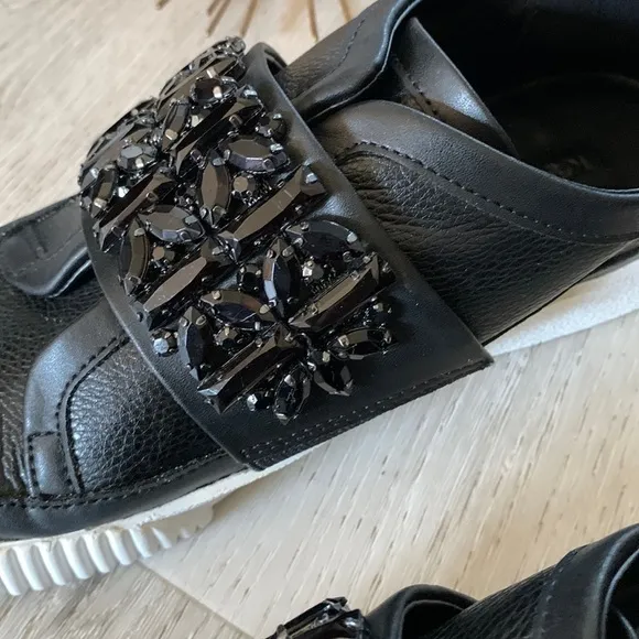 Karl Lagerfeld Paris Jules Black Slip On Shoes 6.5/37 stones.