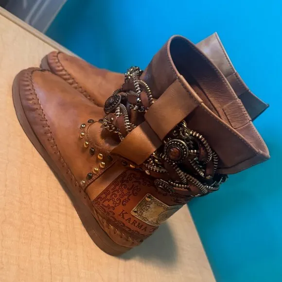 Karma of Charme boots ~ 40