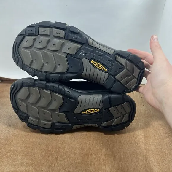 KEEN Brixen Men Size 11.5 Waterproof Slip On Insulated Shoes Black 1002268