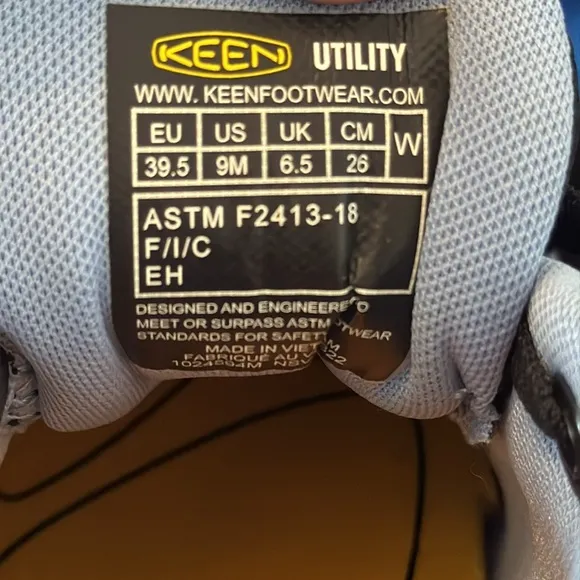 Keen men’s Black Athletic Utility Shoes size 9