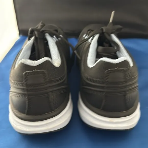 Keen men’s Black Athletic Utility Shoes size 9
