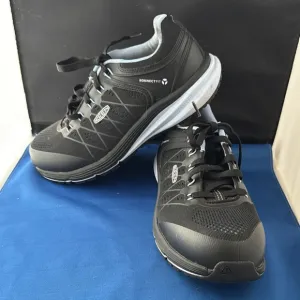 Keen men’s Black Athletic Utility Shoes size 9