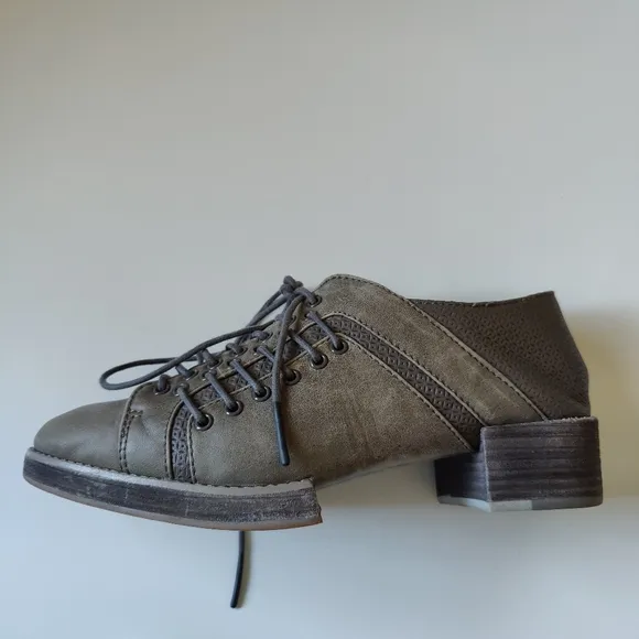 Kelsi Dagger Brooklyn Taylor Platform Split Sole Derby