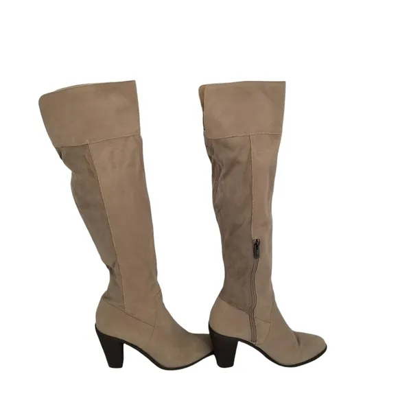 Kenneth Cole Reaction Very Clear Knee High Suede Boots Size 9