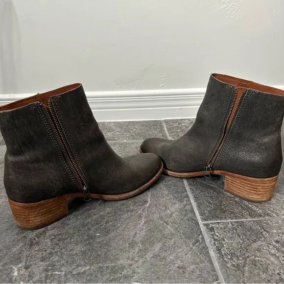 Kork Ease Gray Leather Ankle Boots Size 7.5