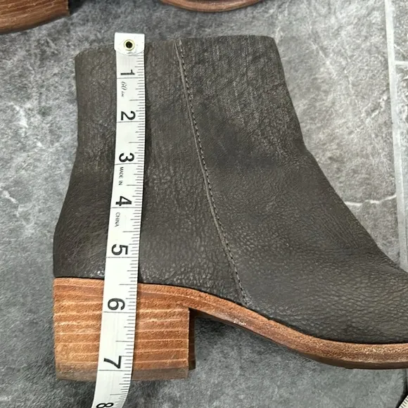 Kork Ease Gray Leather Ankle Boots Size 7.5