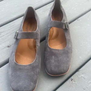 Kork-Ease Grey Suede Mary Jane Flats Women’s Size 6.5 – Comfort Cushioned Sole