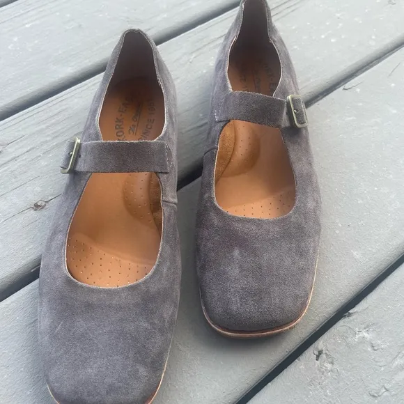 Kork-Ease Grey Suede Mary Jane Flats Women’s Size 6.5 – Comfort Cushioned Sole