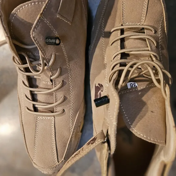 L DECK Tan Boat Shoes with Suede Finish and Durable Sole MEN or Womens