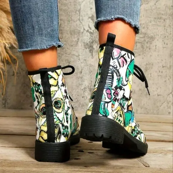 Ladie's printed lace-up boots sz 10