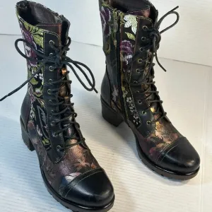 LADIES SIZE 8.5 LEATHER BOOTS