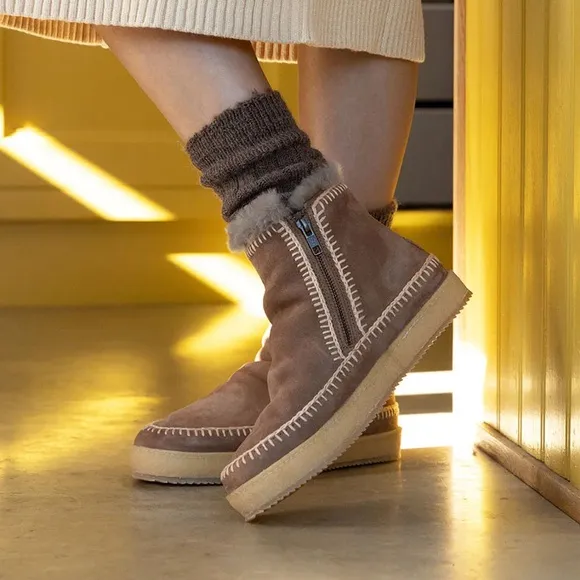 Laidback London Setsu Crochet Side Zip Ankle Boot Camel Suede | 37 (6)