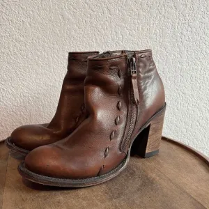 Lane Boots Brown Leather Side-Zip Tapered Ankle Booties Women's Size 8.5