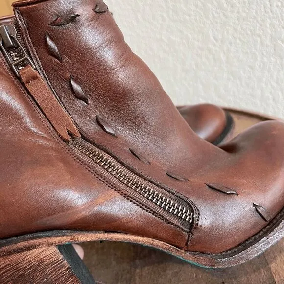 Lane Boots Brown Leather Side-Zip Tapered Ankle Booties Women's Size 8.5