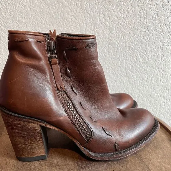 Lane Boots Brown Leather Side-Zip Tapered Ankle Booties Women's Size 8.5