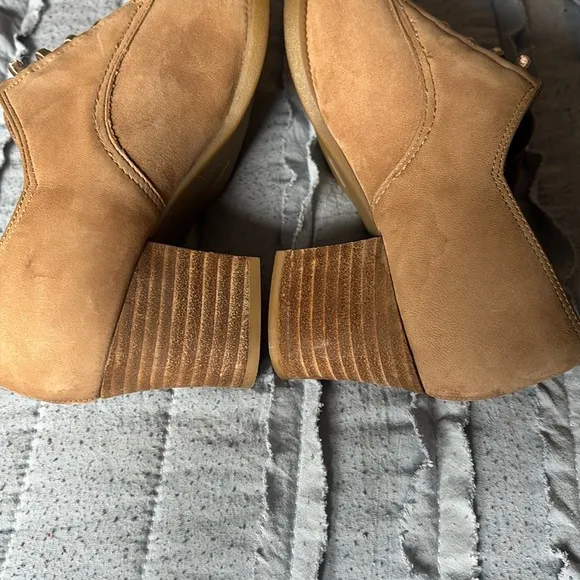 LAURA SCOTT BROWN SUEDE SHOES SIZE 5.5