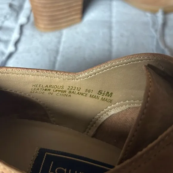 LAURA SCOTT BROWN SUEDE SHOES SIZE 5.5