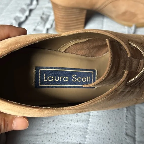 LAURA SCOTT BROWN SUEDE SHOES SIZE 5.5