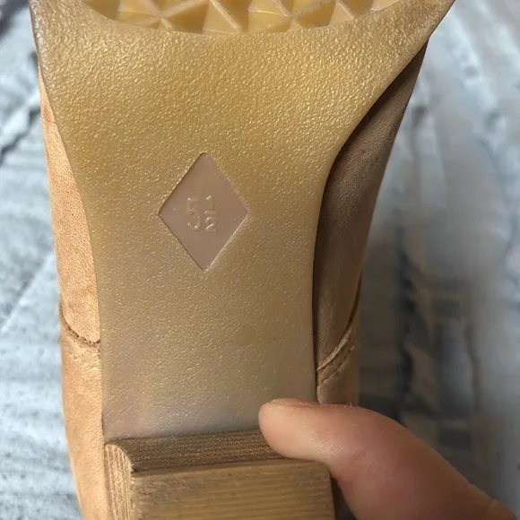 LAURA SCOTT BROWN SUEDE SHOES SIZE 5.5