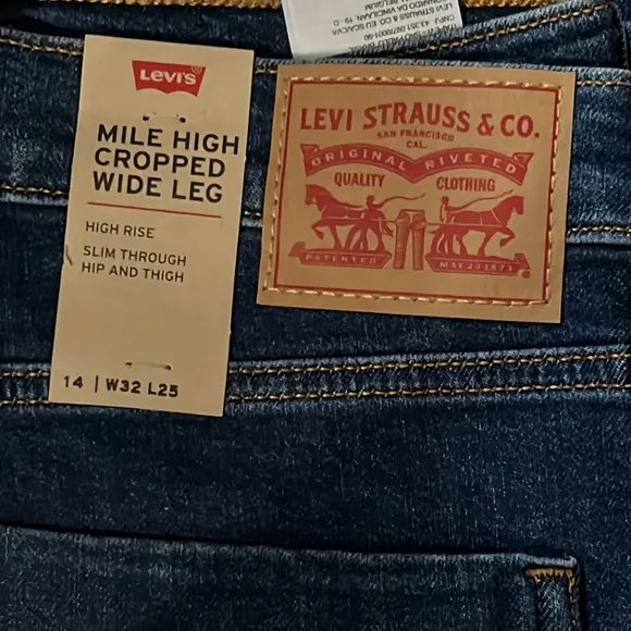 Levi’s Mile High Wide Leg Cropped Jean