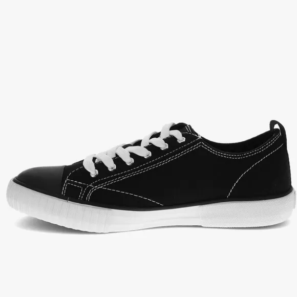 Levi's Women's Anica C CVS Sneaker Black Size 8.